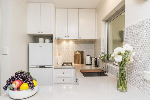 1 Bdrm Manly Beachside Apt With Parking - Accommodation in Surfers Paradise 1