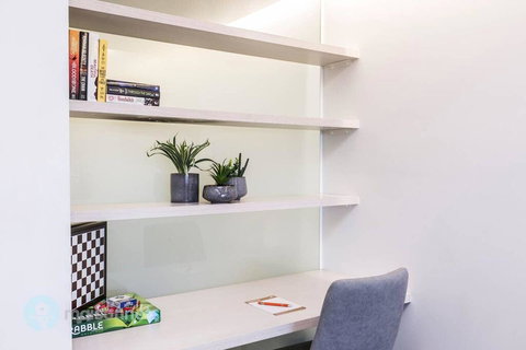 1 Bedroom Apt With Parking Walk To ANU - Accommodation in Surfers Paradise 3