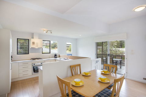 1/31 Ocean Street - A Relaxing Coastal Retreat - Accommodation in Surfers Paradise 3