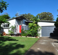 10 Double Island Drive - Modern family home centrally located swimming pool  outdoor area - Accommodation in Surfers Paradise