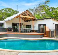 11 Naiad Court - Rainbow Shores Fantastic Family Retreat Swimming Pool 200m to beach Free Wi-Fi - Accommodation in Surfers Paradise