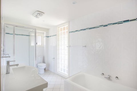 11 Riley St - Stylishly Modern - Accommodation in Surfers Paradise 1