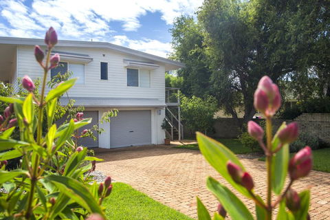 11 Riley St - Stylishly Modern - Accommodation in Surfers Paradise 0