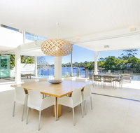 12 Noosa Parade - Accommodation in Surfers Paradise