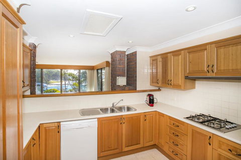 16 Shipton Cres - Secluded Away - Accommodation in Surfers Paradise 1