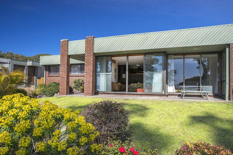 16 Shipton Cres - Secluded Away - Accommodation in Surfers Paradise 3