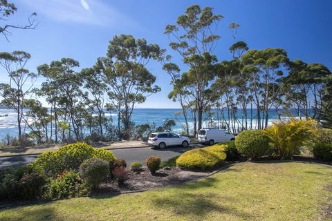 16 Shipton Cres - Secluded Away - Accommodation in Surfers Paradise 0