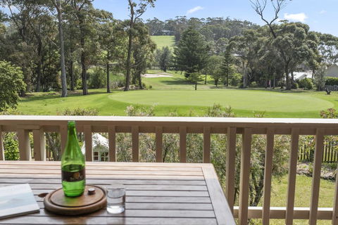 19 Buchan Street - Mollymooks Tee To Sea - Accommodation in Surfers Paradise 0