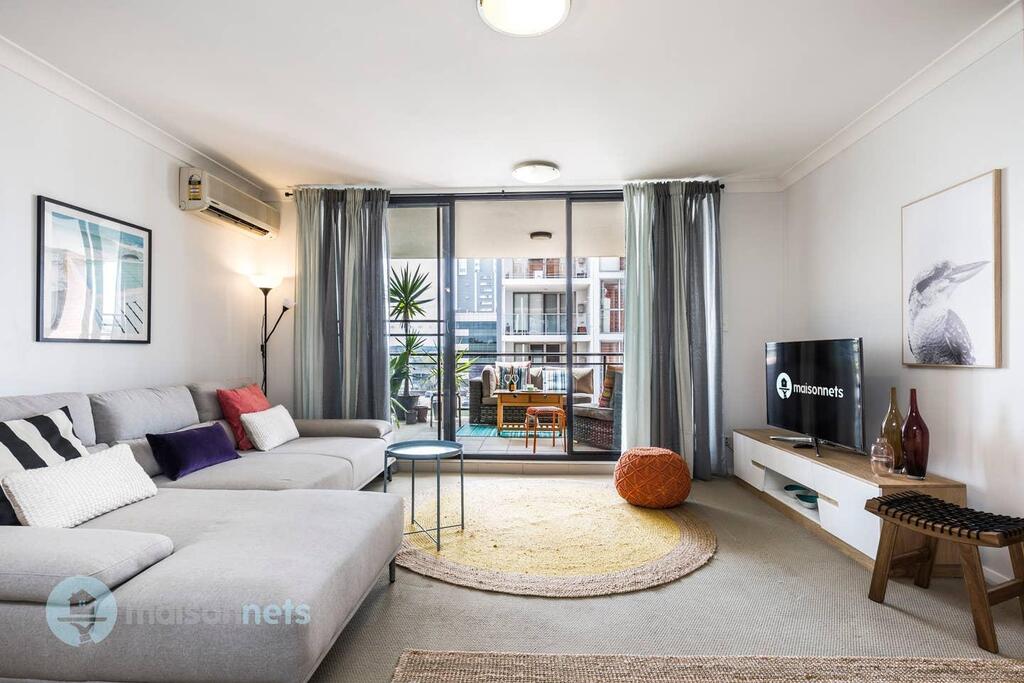South Penrith NSW Accommodation in Surfers Paradise