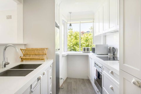 2 Bedroom Luxury Apt On Balmoral Beach - Accommodation in Surfers Paradise 3