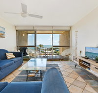 2 Bedroom Top Floor Unit - Ocean Views and Pool - Accommodation in Surfers Paradise