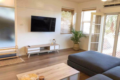 2 Bedroom, SHORT Walk To CBD,BEACH And DARBY ST - Accommodation in Surfers Paradise 0