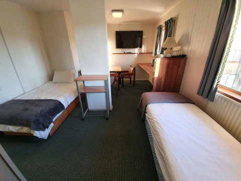 2 Lakeview Plaza - Accommodation in Surfers Paradise 2