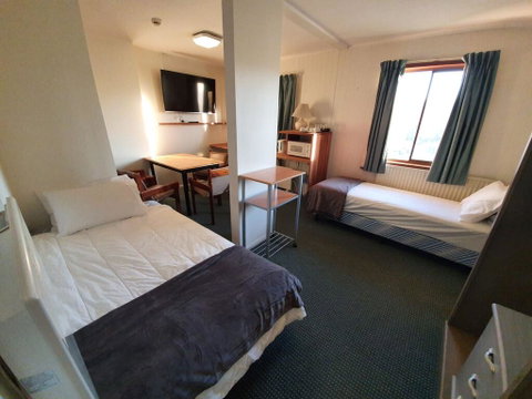 2 Lakeview Plaza - Accommodation in Surfers Paradise 0