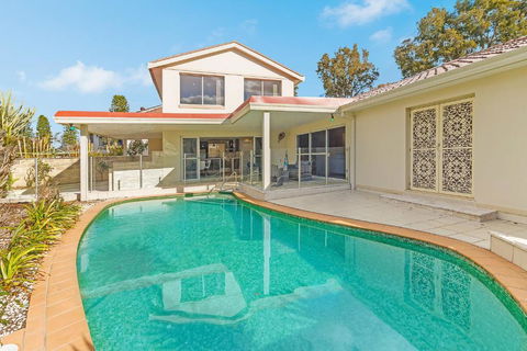 Beautiful House In Sylvania Waters - Accommodation in Surfers Paradise 0