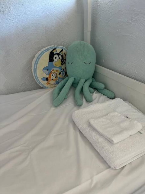 BYO Kids! Family Unit In The Heart Of Kings Beach - Accommodation in Surfers Paradise 2