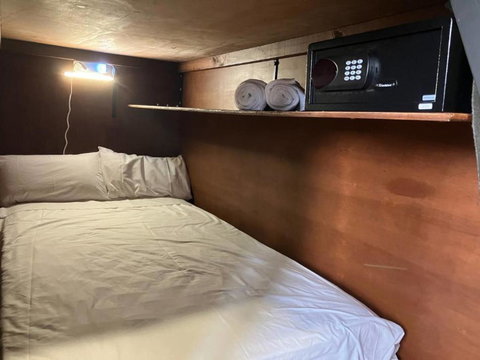 C And C Backpack - Accommodation in Surfers Paradise 4