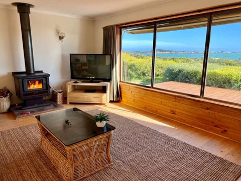 C4 Miles Beach Shack - Accommodation in Surfers Paradise 3