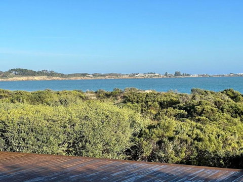 C4 Miles Beach Shack - Accommodation in Surfers Paradise 0