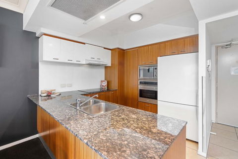 Chevron Renaissance - 2 Bedroom 2 Bathroom Apartments - Partial Ocean And City View - Self Contained & Privately Managed - Wow Stay - Accommodation in Surfers Paradise 4