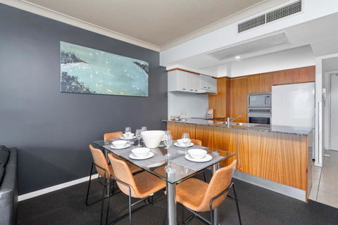 Chevron Renaissance - 2 Bedroom 2 Bathroom Apartments - Partial Ocean And City View - Self Contained & Privately Managed - Wow Stay - Accommodation in Surfers Paradise 3
