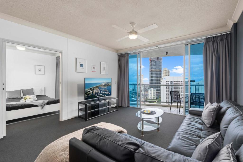 Chevron Renaissance - 2 Bedroom 2 Bathroom Apartments - Partial Ocean and City View - Self Contained & Privately Managed - Wow Stay