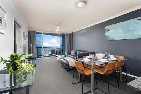 Chevron Renaissance - 2 Bedroom 2 Bathroom Apartments - Partial Ocean And City View - Self Contained & Privately Managed - Wow Stay - Accommodation in Surfers Paradise 2
