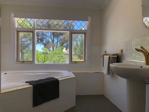 Clare To Spalding Character Escape - Accommodation in Surfers Paradise 1