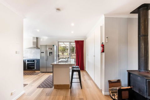 Coastal Retreat By The Beach - Accommodation in Surfers Paradise 2