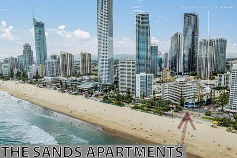 Cosy Beachfront Apt & Free Park - Accommodation in Surfers Paradise 0