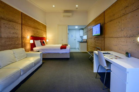 Crossroads Ecomotel - Accommodation in Surfers Paradise 0