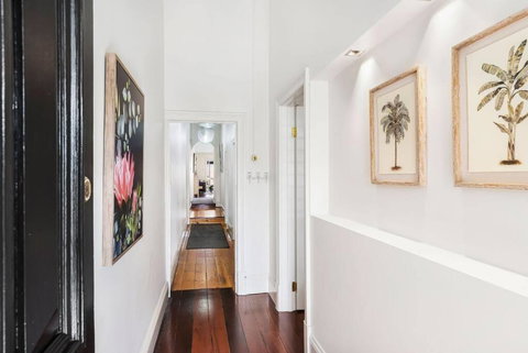 Cute As A Button - Picket Fence 3 Bed Stylish Home - Accommodation in Surfers Paradise 3