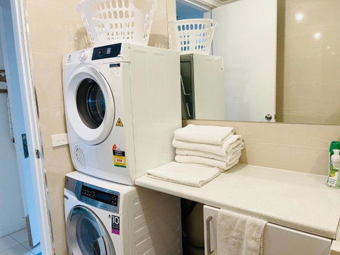 D101 Charming Apartment- Free Parking - Accommodation in Surfers Paradise 3