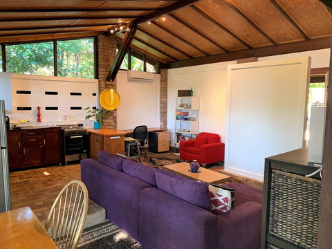 305 Montville - The Artist's Cottage - Accommodation in Surfers Paradise 1