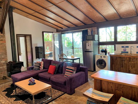 305 Montville - The Artist's Cottage - Accommodation in Surfers Paradise 0