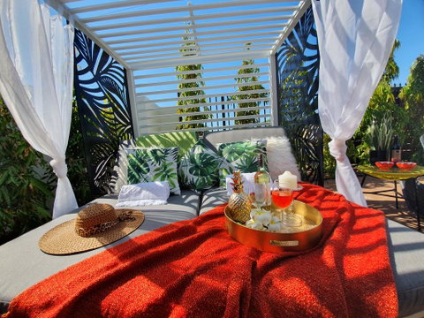 4 BEDROOM GARDENS ESCAPE - CHAMPAGNE STAYS Darwin - Accommodation in Surfers Paradise 1