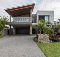 5 Liamina Avenue Apartment - Accommodation in Surfers Paradise