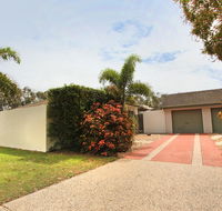 6 Petrie Ave Marcoola Pet Friendly Linen supplied - Accommodation in Surfers Paradise