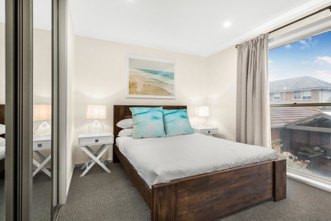 6-bed Oceanfront House With Jacuzzi, Games, Parking - Accommodation in Surfers Paradise 1