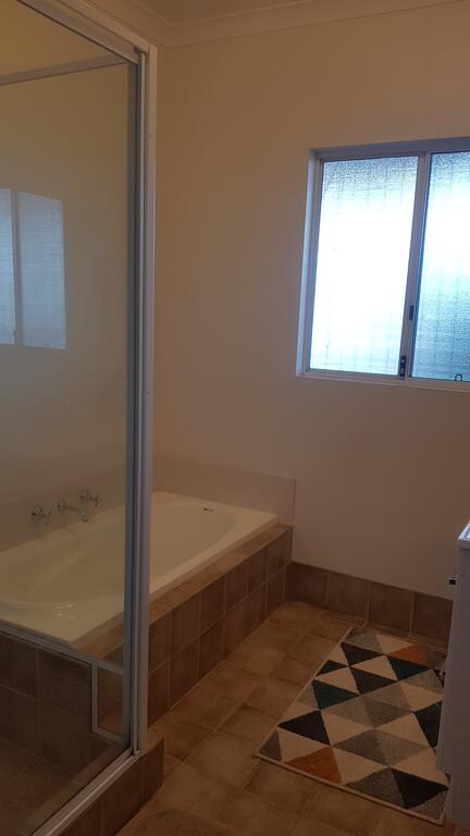 A Better Life Animal Sanctuary FarmStay - Private Two-Bedrooms, Lounge Room & Bathroom & Toilet, Shared Kitchen - Accommodation in Surfers Paradise 2