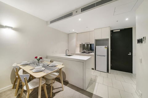 A Central & Cozy 2BR Apt Near Federation Square - Accommodation in Surfers Paradise 2