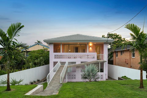 A PERFECT STAY - Sunset Beach - Riverside - Accommodation in Surfers Paradise 1