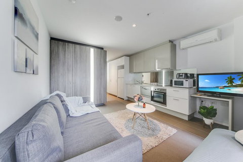 A Stylish & Cozy Studio Next To Southern Cross - Accommodation in Surfers Paradise 1