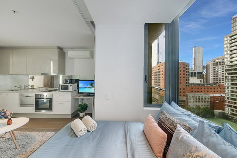 A Stylish & Cozy Studio Next To Southern Cross - Accommodation in Surfers Paradise 0