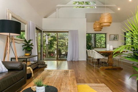 A SWEET ESCAPE - Alcorn House - Accommodation in Surfers Paradise 0