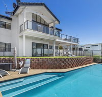 Above and Beyond - Beautiful Home with Pool - Accommodation in Surfers Paradise