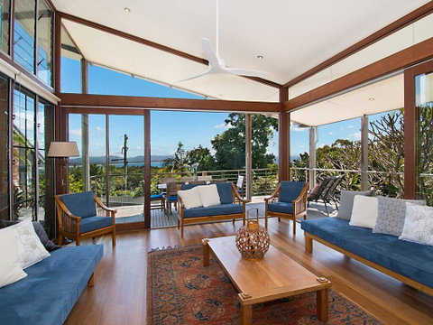 Above The Pass - Accommodation in Surfers Paradise 0