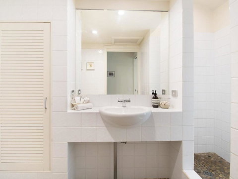 Above The Pass - Accommodation in Surfers Paradise 1