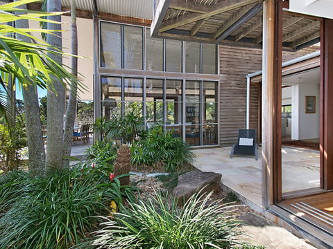 Above The Pass - Accommodation in Surfers Paradise 2