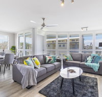Absolute beachfront penthouse Castaways Beach - Accommodation in Surfers Paradise